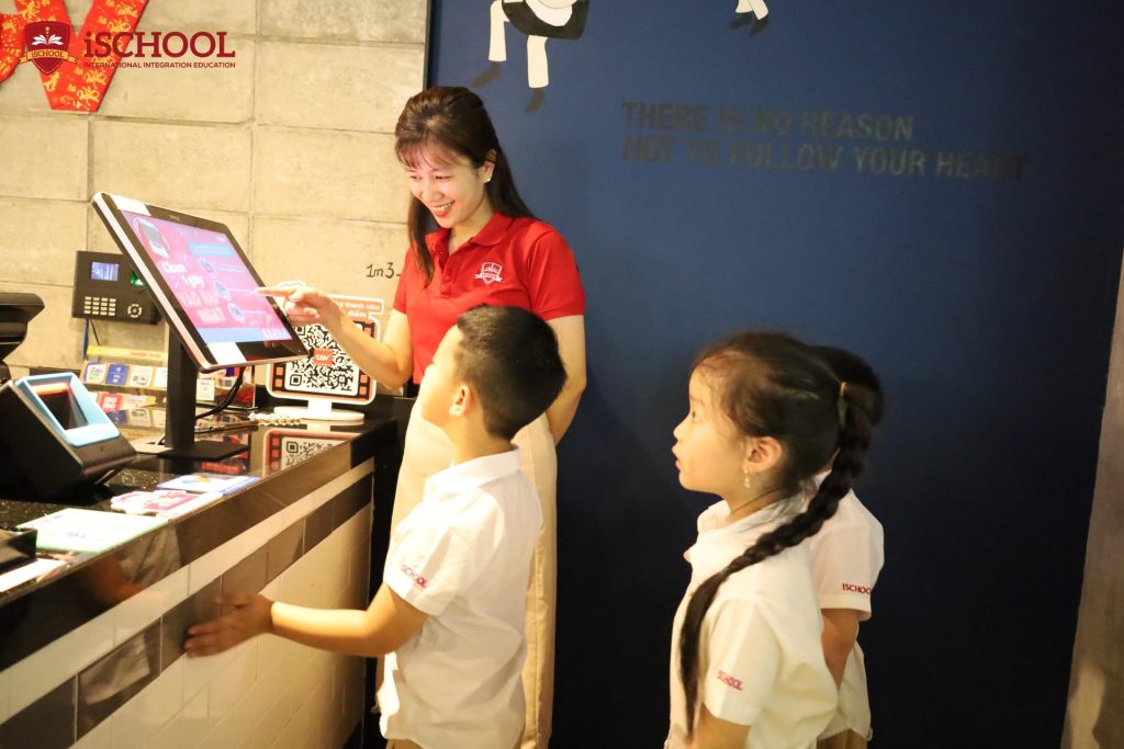 NGOẠI KHÓA XEM PHIM KHỐI KINDY iSCHOOL CẨM PHẢ