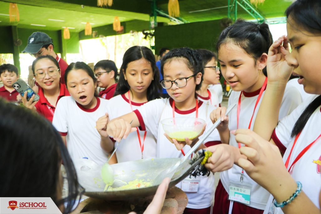 ischool tra vinh trai nghiem thuc te lam banh xeo