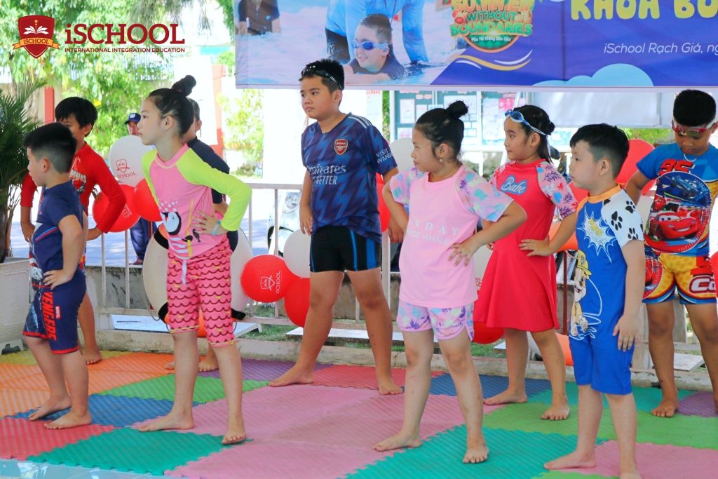 Học bơi từ nhỏ giúp trẻ tự tin hơn và rèn luyện kĩ năng sống