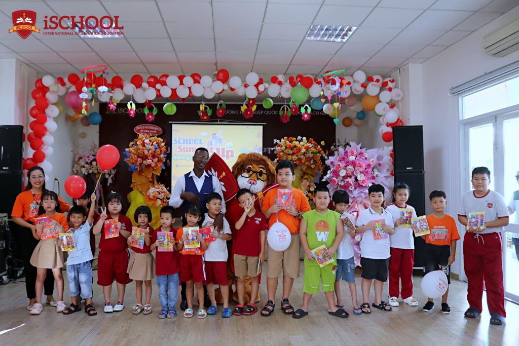 Cùng iSers khởi động khóa hè iSchool Summer Up 2024