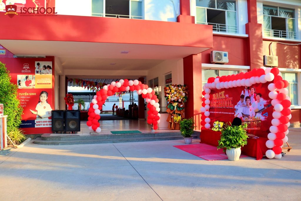 Trường PTNC iSchool Rạch Giá hân hoan ngày tựu trường