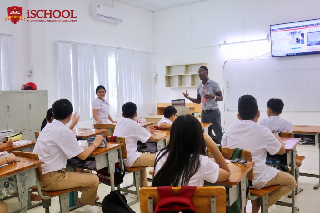 iSers Rạch Giá học ngoại ngữ cùng với Thầy Owusu