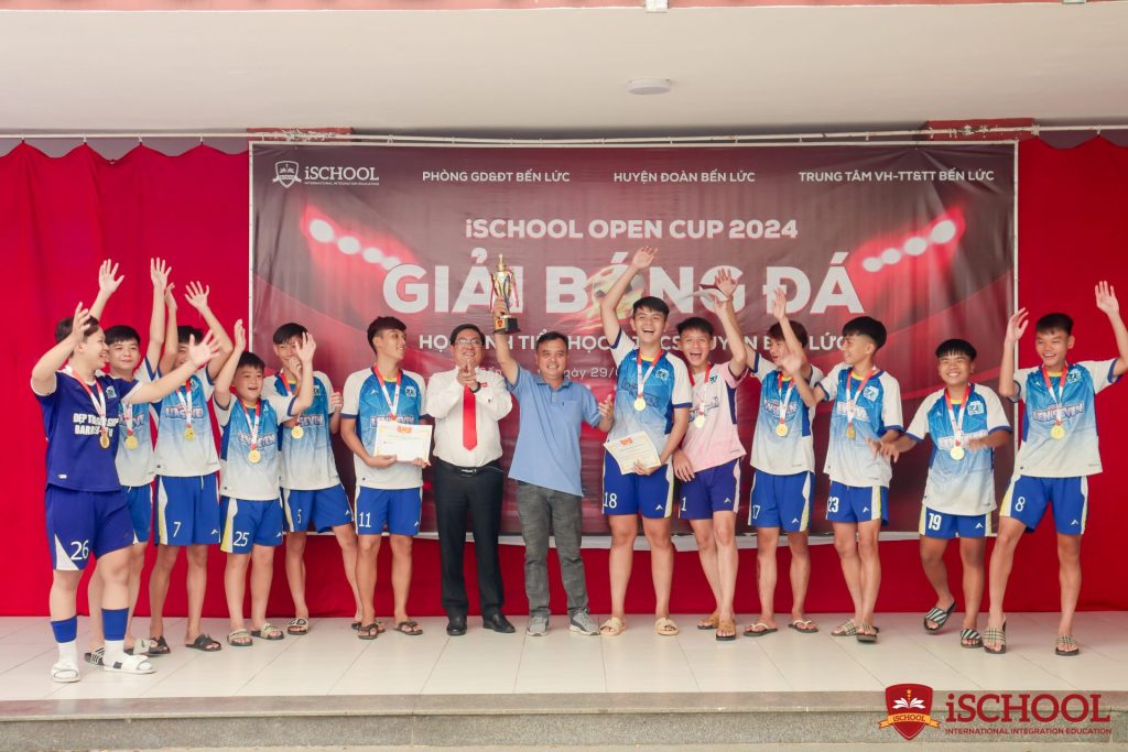 Chung kết và bế mạc giải bóng đá học sinh Tiểu học, THCS huyện Bến Lức iSchool Open Cup 2024 lần thứ 6