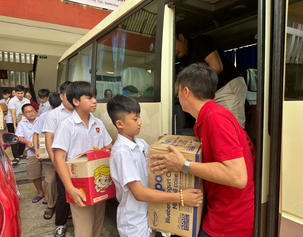 TRƯỜNG iSCHOOL HÀ TĨNH ỦNG HỘ ĐỒNG BÀO MIỀN BẮC BỊ THIỆT HẠI DO BÃO LŨ