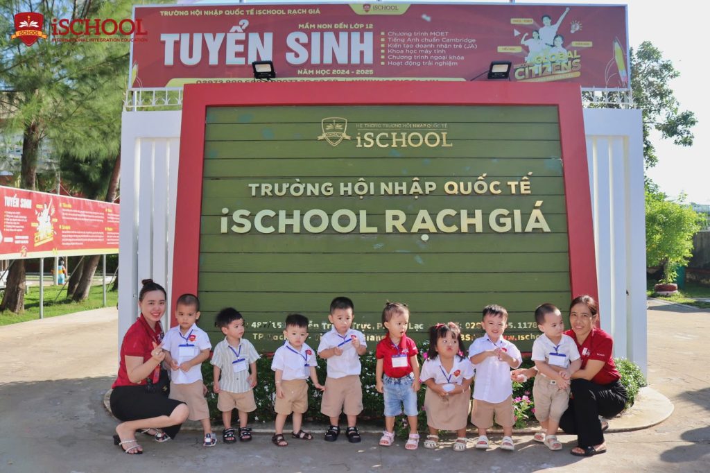 Các bạn iSers hào hứng tham gia chuyến dã ngoại