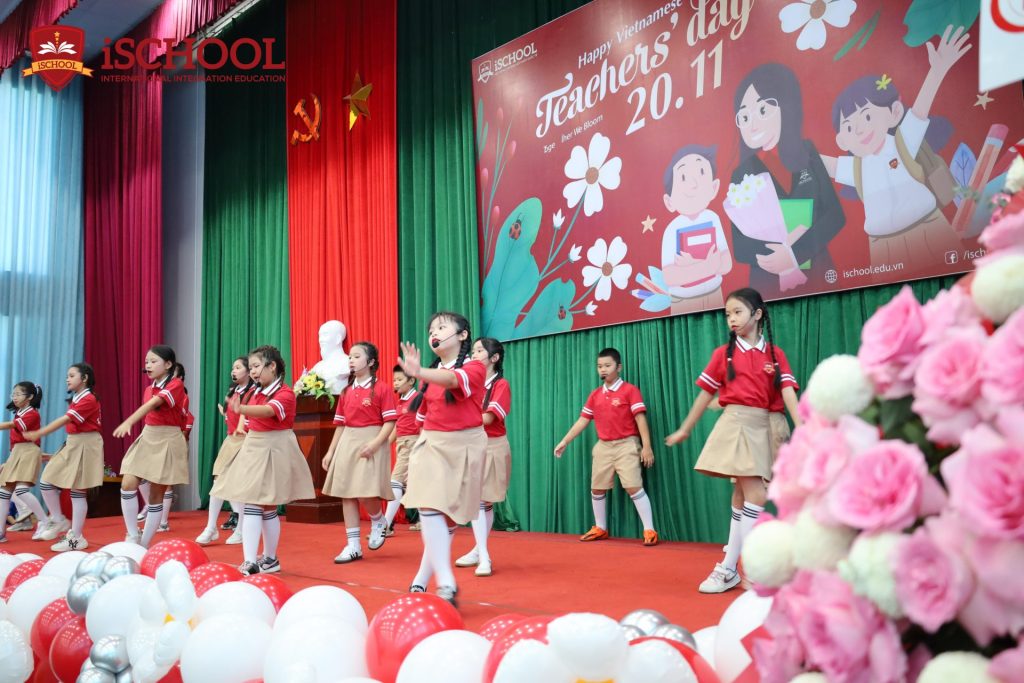 NGÀN LỜI CA DÀNH TẶNG NHỮNG “NGƯỜI LÁI ĐÒ” THẦM LẶNG – HỘI DIỄN VĂN NGHỆ CHÀO MỪNG NGÀY NHÀ GIÁO VIỆT NAM 20/11 
