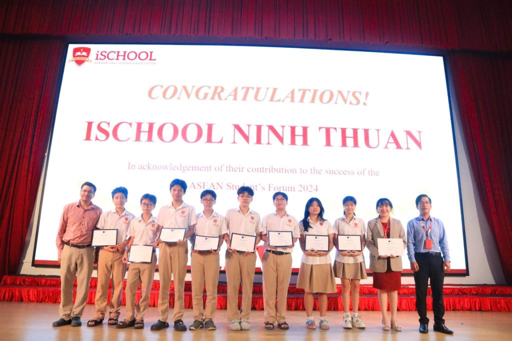 Vinh danh và trao chứng nhận cho iSers tham gia diễn đàn ASEAN 2024