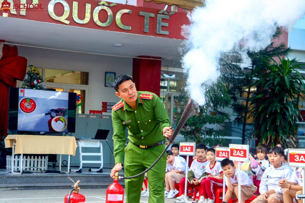 TUYÊN TRUYỀN VÀ HƯỚNG DẪN PHÒNG CHÁY CHỮA CHÁY TẠI iSCHOOL LONG AN