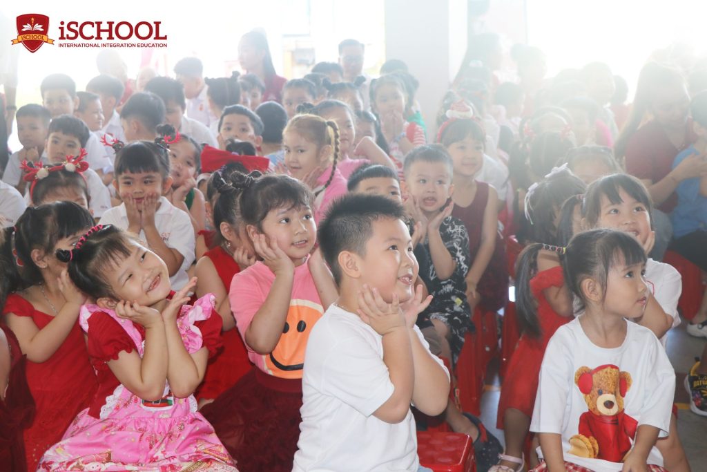 VUI ĐÓN GIÁNG SINH TẠI iSCHOOL BẠC LIÊU