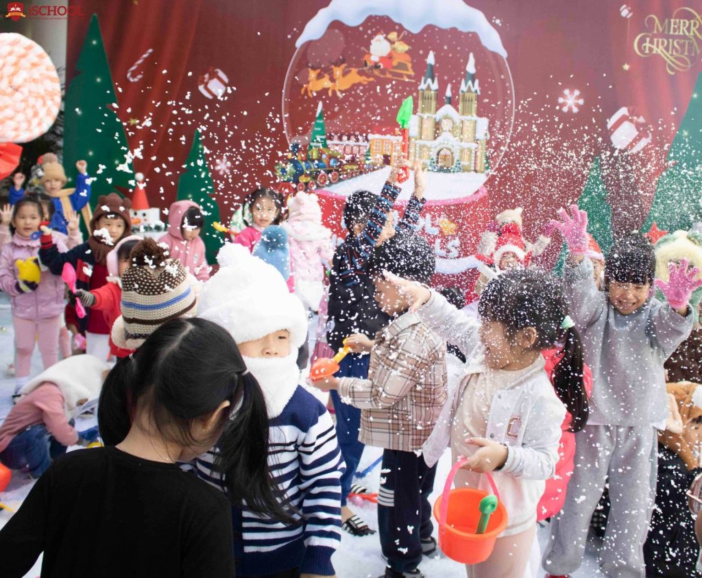 iSchool Ninh Thuận: Vui tuyết giáng sinh giữa trời đông
