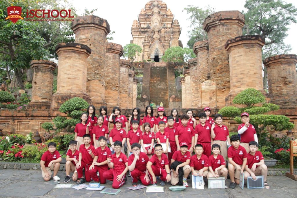 HỌC SINH iSCHOOL NHA TRANG: KHÁM PHÁ NÉT ĐẸP KIẾN TRÚC THÁP BÀ PONAGAR