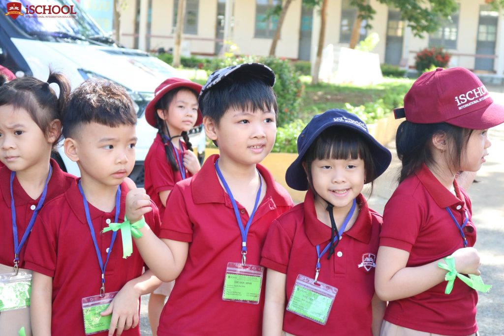 iSers tham gia hoạt động  trải nghiệm về sân bay Thành Sơn