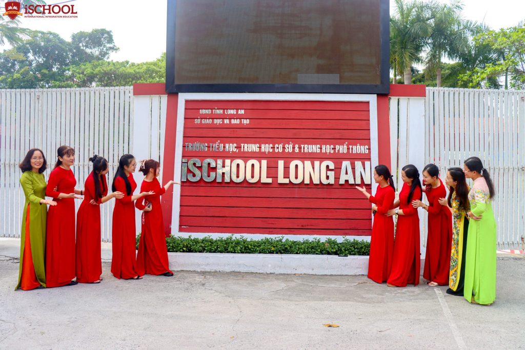 iSCHOOL LONG AN HƯỞNG ỨNG TUẦN LỄ ÁO DÀI KỈ NIỆM 115 NĂM NGÀY QUỐC TẾ PHỤ NỮ 8/3