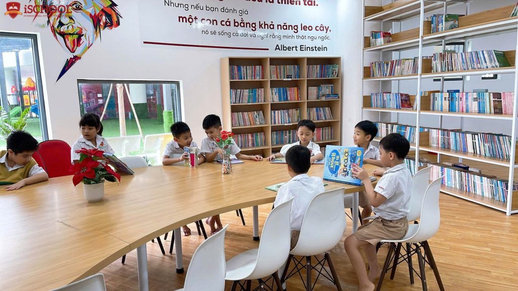 iSers đang học tập tại thư viện 