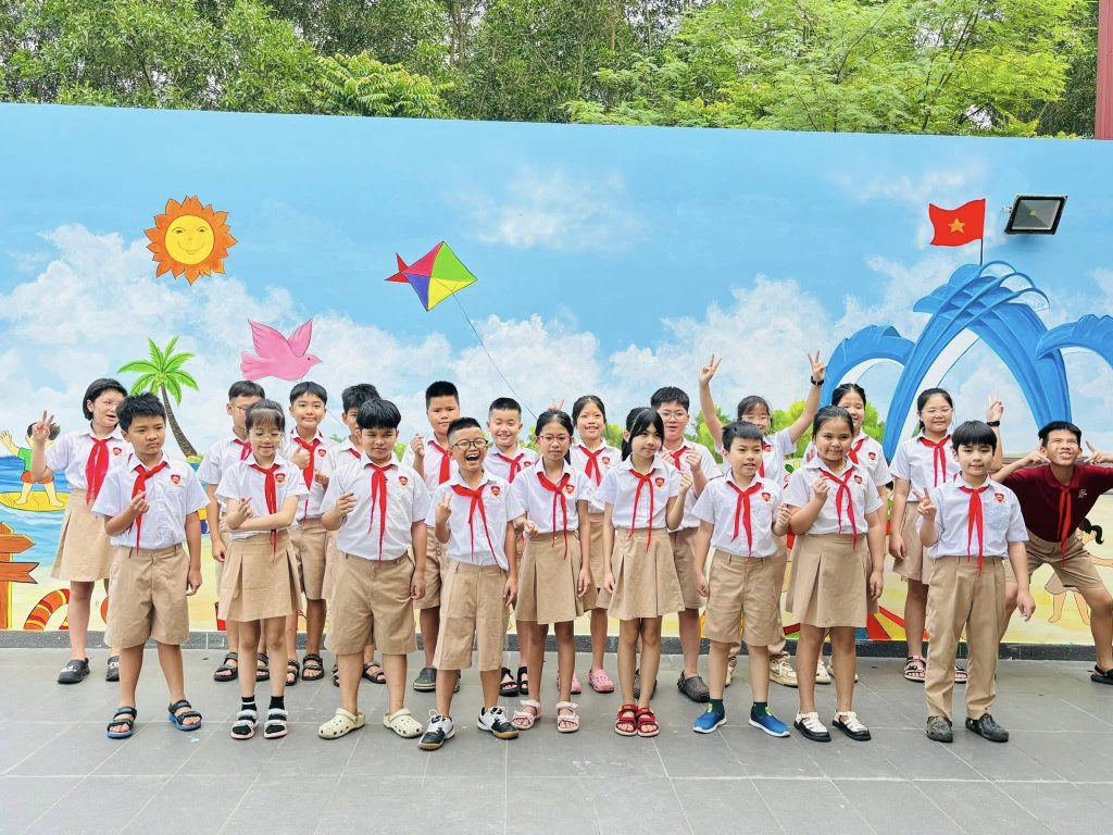 GÓC CHECK-IN BÍCH HỌA SIÊU DỄ THƯƠNG CỦA NHÀ iSCHOOL QUẢNG TRỊ!