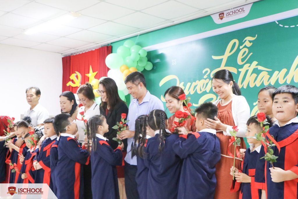 LỄ TRƯỞNG THÀNH VÀ TRI ÂN – DẤU ẤN NGỌT NGÀO CỦA TUỔI THƠ KHÔN LỚN