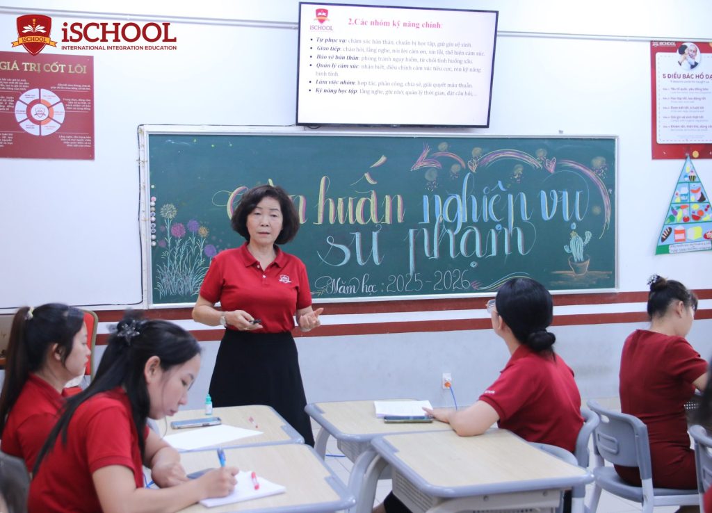 iSCHOOL NHA TRANG: TỔ CHỨC BUỔI TẬP HUẤN VỚI CHUYÊN ĐỀ HƯỚNG DẪN GIẢNG DẠY GIÁO DỤC KỸ NĂNG SỐNG