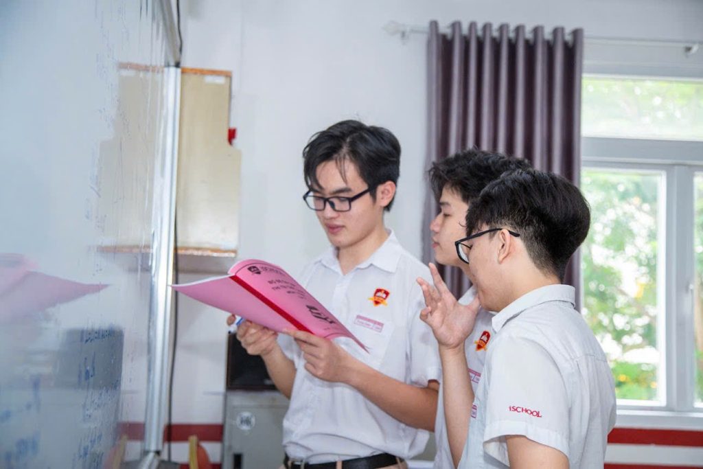iSchool Ninh Thuận chúc mừng Nguyễn Kim Trung Quân – Thủ khoa đầu vào ĐH Y Dược TP.HCM (Y học cổ truyền)