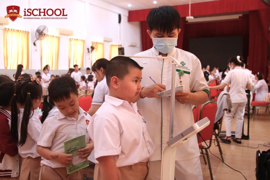iSCHOOL NHA TRANG: TỔ CHỨC KHÁM SỨC KHỎE ĐỊNH KÌ CHO HỌC SINH TOÀN TRƯỜNG