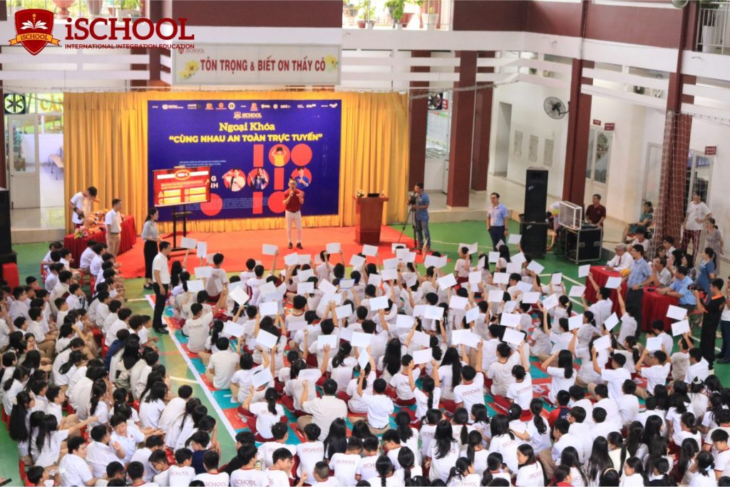 HỌC SINH iSCHOOL NHA TRANG: THAM GIA CHIẾN DỊCH “KHÔNG MỘT MÌNH” – CÙNG XÂY LÁ CHẮN AN TOÀN TRÊN KHÔNG GIAN MẠNG