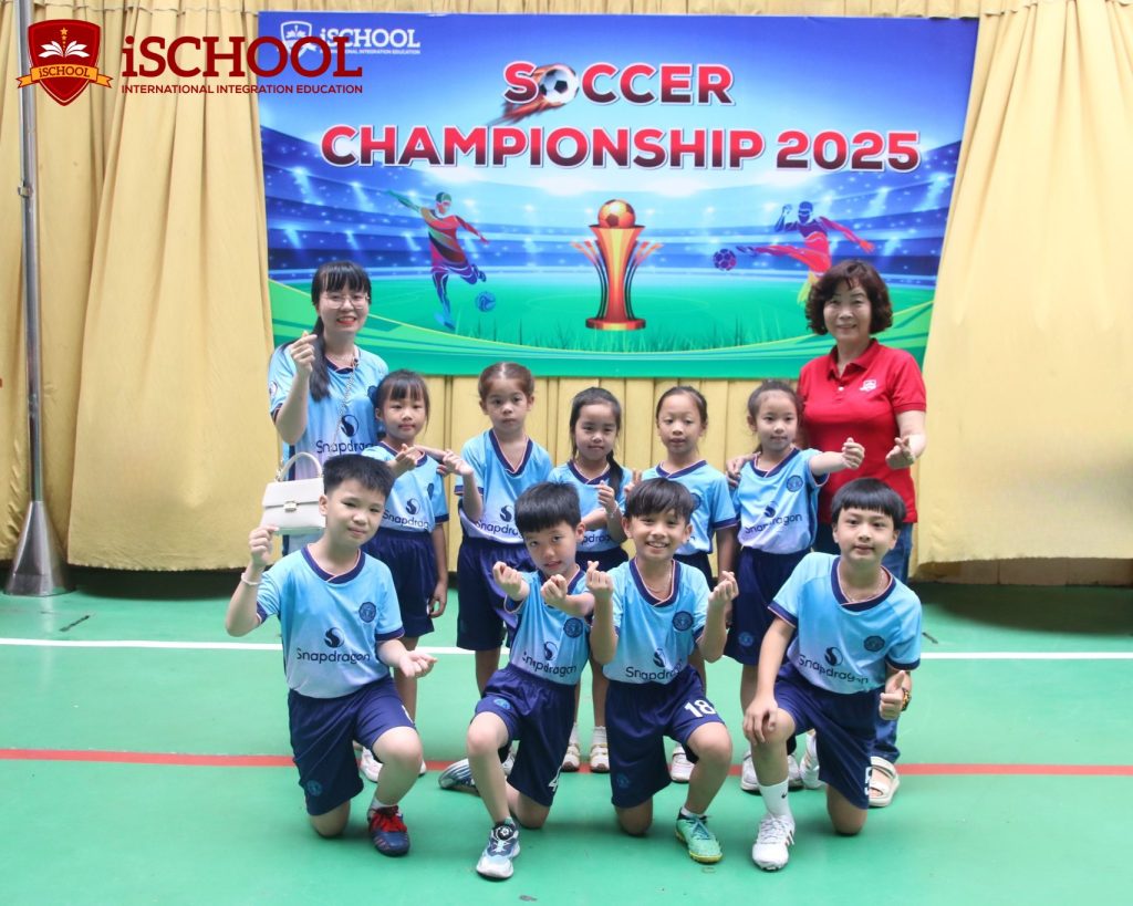 iSCHOOL NHA TRANG: TỔ CHỨC LỄ KHAI MẠC GIẢI BÓNG ĐÁ TRUYỀN THỐNG 2025