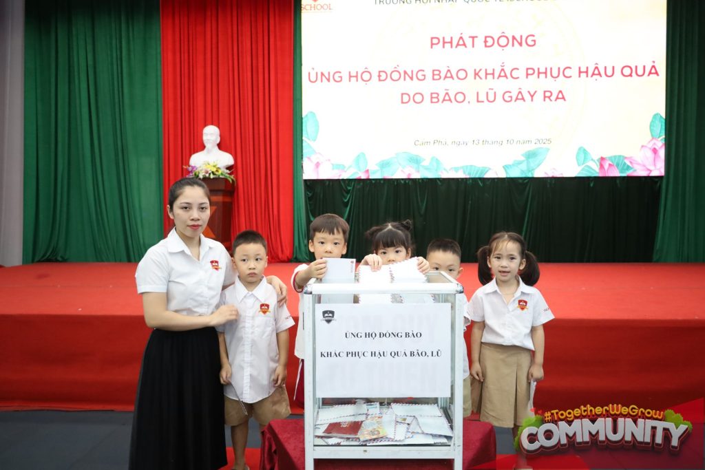  CHUNG TAY HƯỚNG VỀ ĐỒNG BÀO VÙNG LŨ 