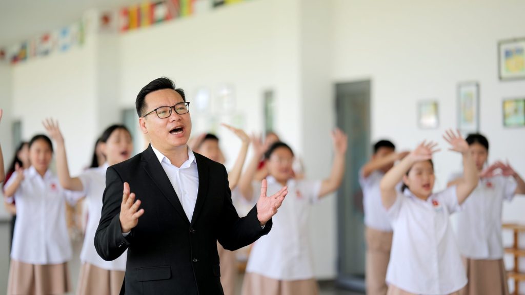 Thầy Lê Phan Minh Nhật – Người gieo hạt yêu thương trên hành trình kiến tạo môi trường giáo dục nhân văn và hiện đại