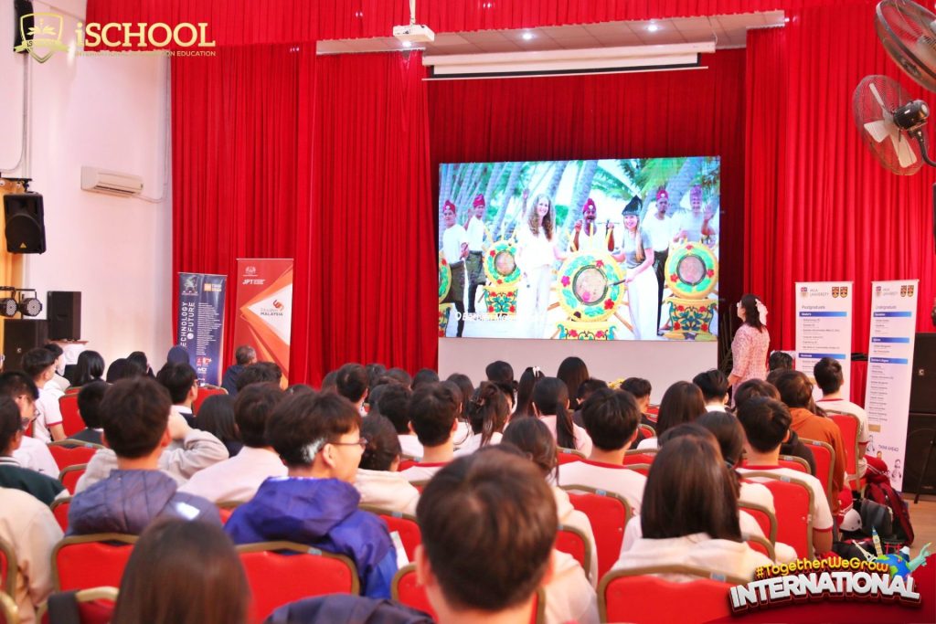 HỌC SINH iSCHOOL NHA TRANG: GIAO LƯU CÙNG ĐOÀN BỘ GIÁO DỤC VÀ CÁC TRƯỜNG ĐẠI HỌC DANH TIẾNG TẠI MALAYSIA