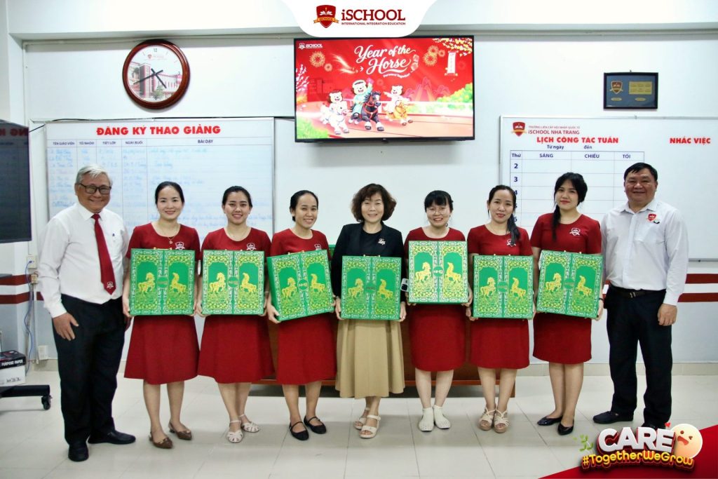iSCHOOL NHA TRANG: HÂN HOAN ĐÓN NHẬN MÓN QUÀ TẾT ĐẦY Ý NGHĨA TỪ TẬP ĐOÀN NGUYỄN HOÀNG