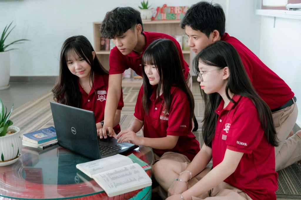 Khoảnh khắc tập trung luyện tập đội tuyển của em Huỳnh Minh Chí cùng các bạn