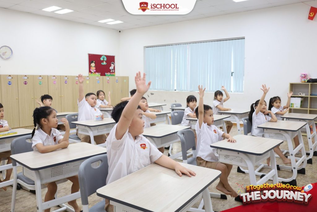 “THỰC TẬP SINH NHÍ” KINDY 5 HÁO HỨC KHÁM PHÁ THẾ GIỚI TIỂU HỌC!