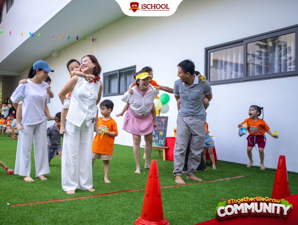 Khoảnh khắc vui vẻ và gắn kết giữa các Phụ huynh tại Ngày hội "Tiếp sức yêu thương" Trường Mầm non iSchool Ninh Thuận